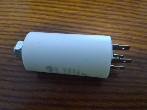 Kondenzátor 10uF 450-500V