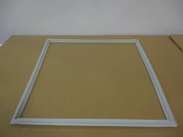 Tesnenie dverí mrazničky Beko/Grundig 5928104100